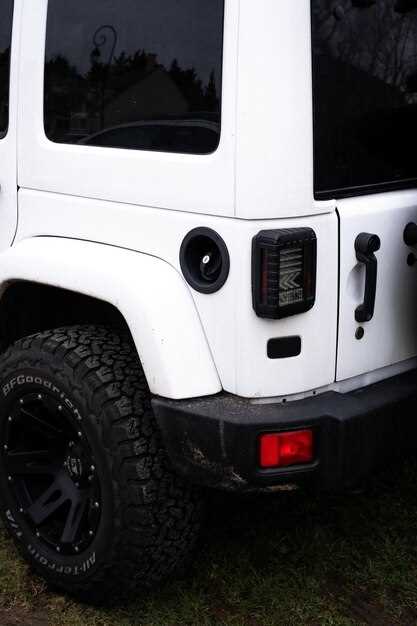 Сравнение дизайна: чем отличается задняя часть шестого поколения Jeep Cherokee?