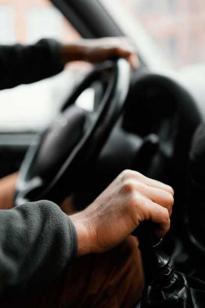 Снятие декоративной крышки рулевого колеса
